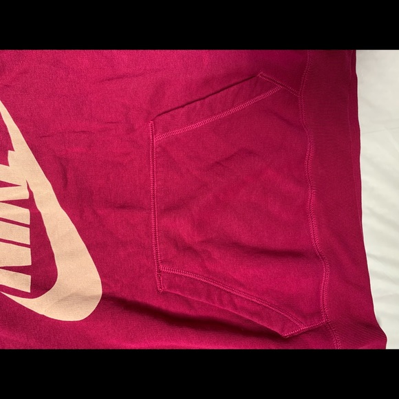 4 FOR $25⭐️ 
Nike Sweatshirt Pink / Burgundy - Picture 4 of 6